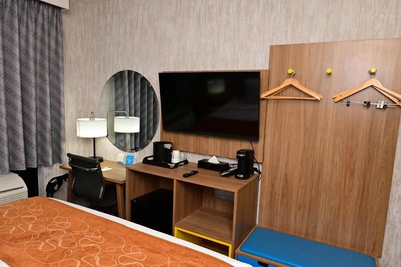 Hotel Days Inn By Wyndham Bronx Nyc New York