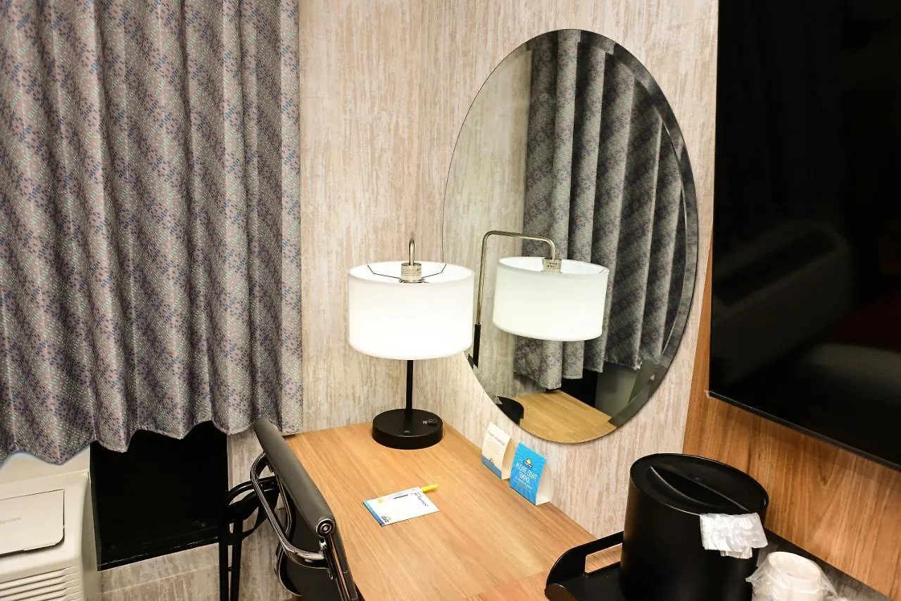ניו יורק Days Inn By Wyndham Bronx Nyc